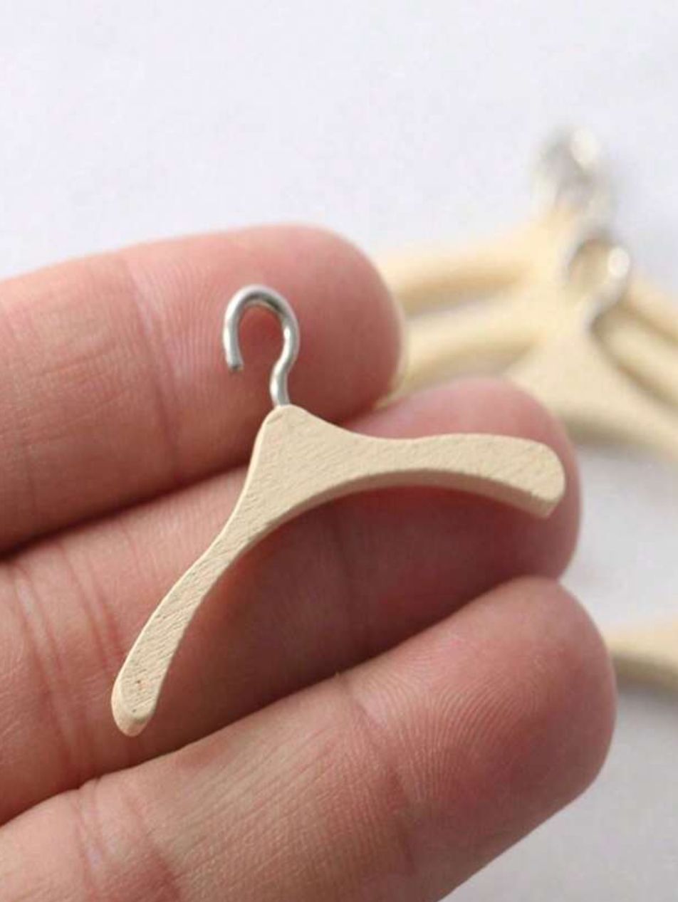 Lot de 10 cintres bois et métal pour penderie à vêtements miniatures