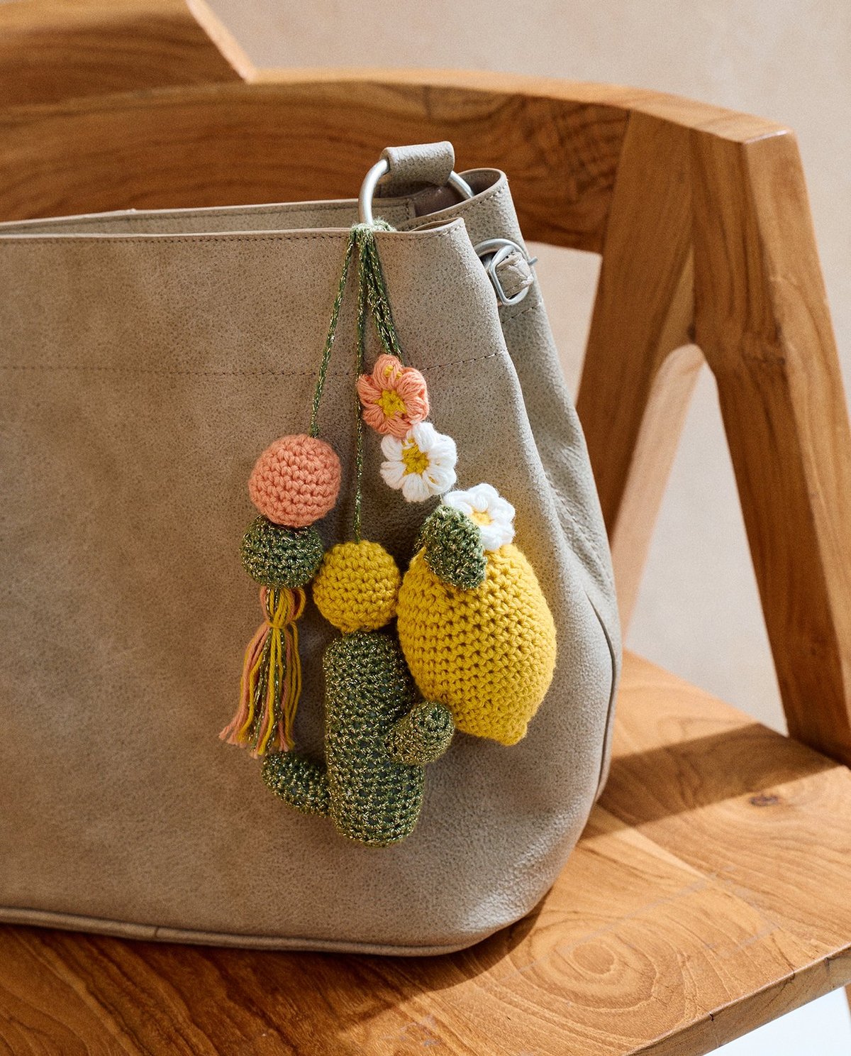 Kit Crochet Phildar : La Dragonne Et Le Charms de Téléphone Gigi