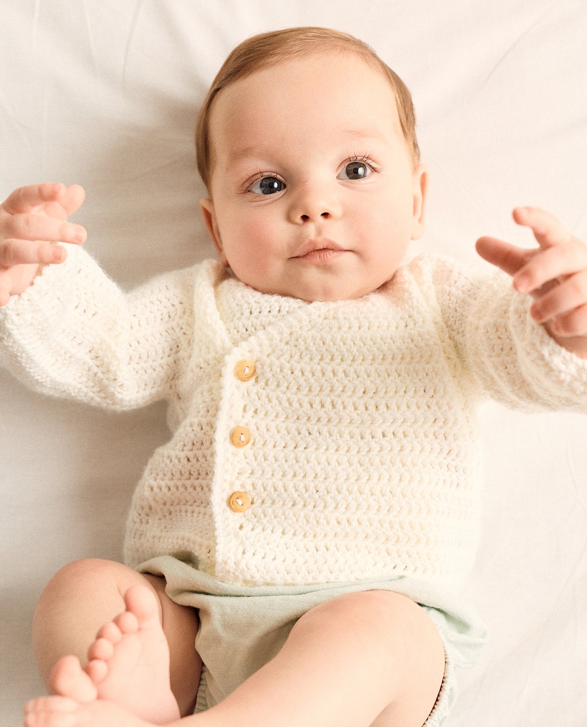 Patron PDF Crochet Phildar : la brassière bébé KLEON en phil caresse - Facile