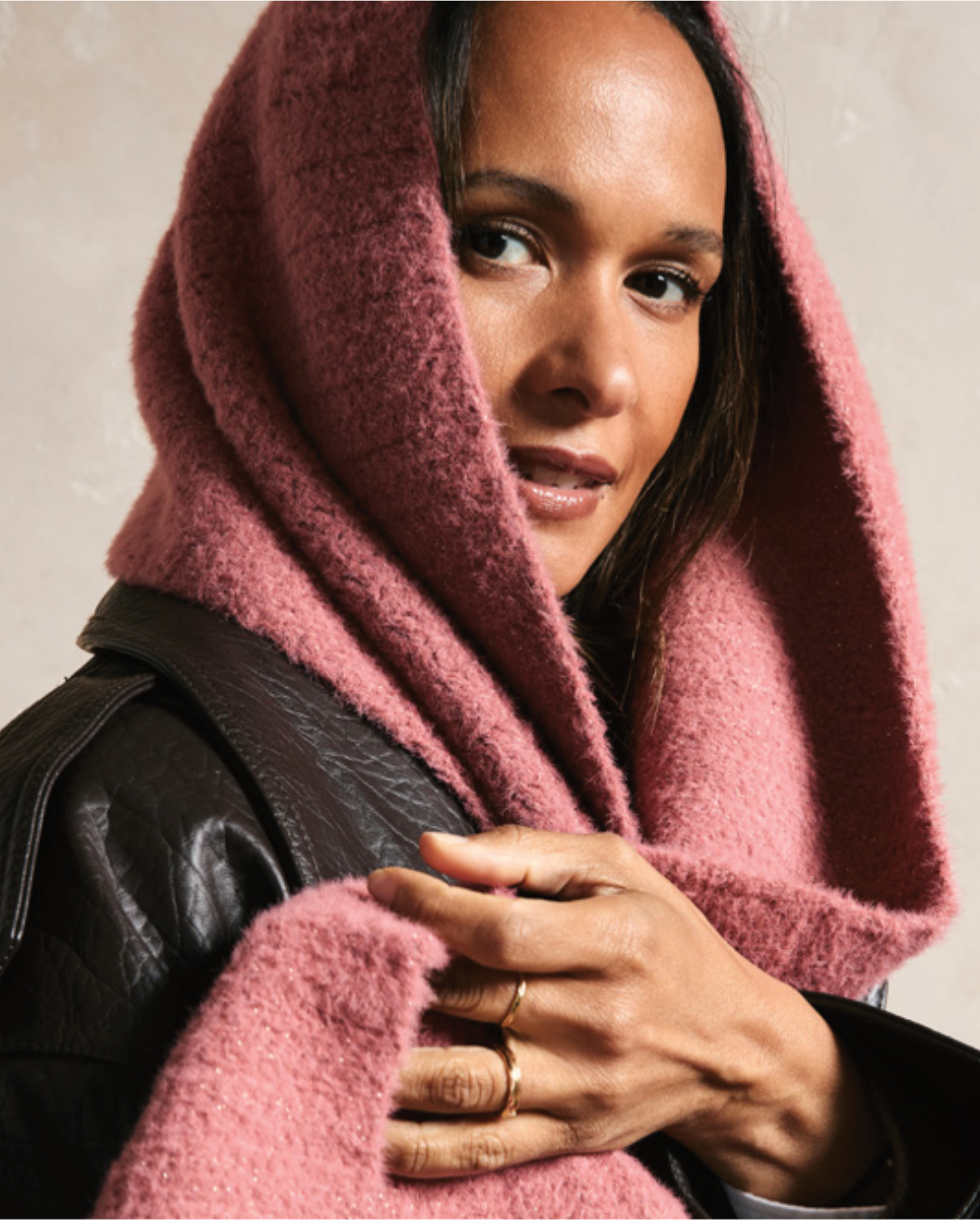 Patron PDF Crochet Phildar : modèle femme l'écharpe capuche ALMYRE en phil romance lurex