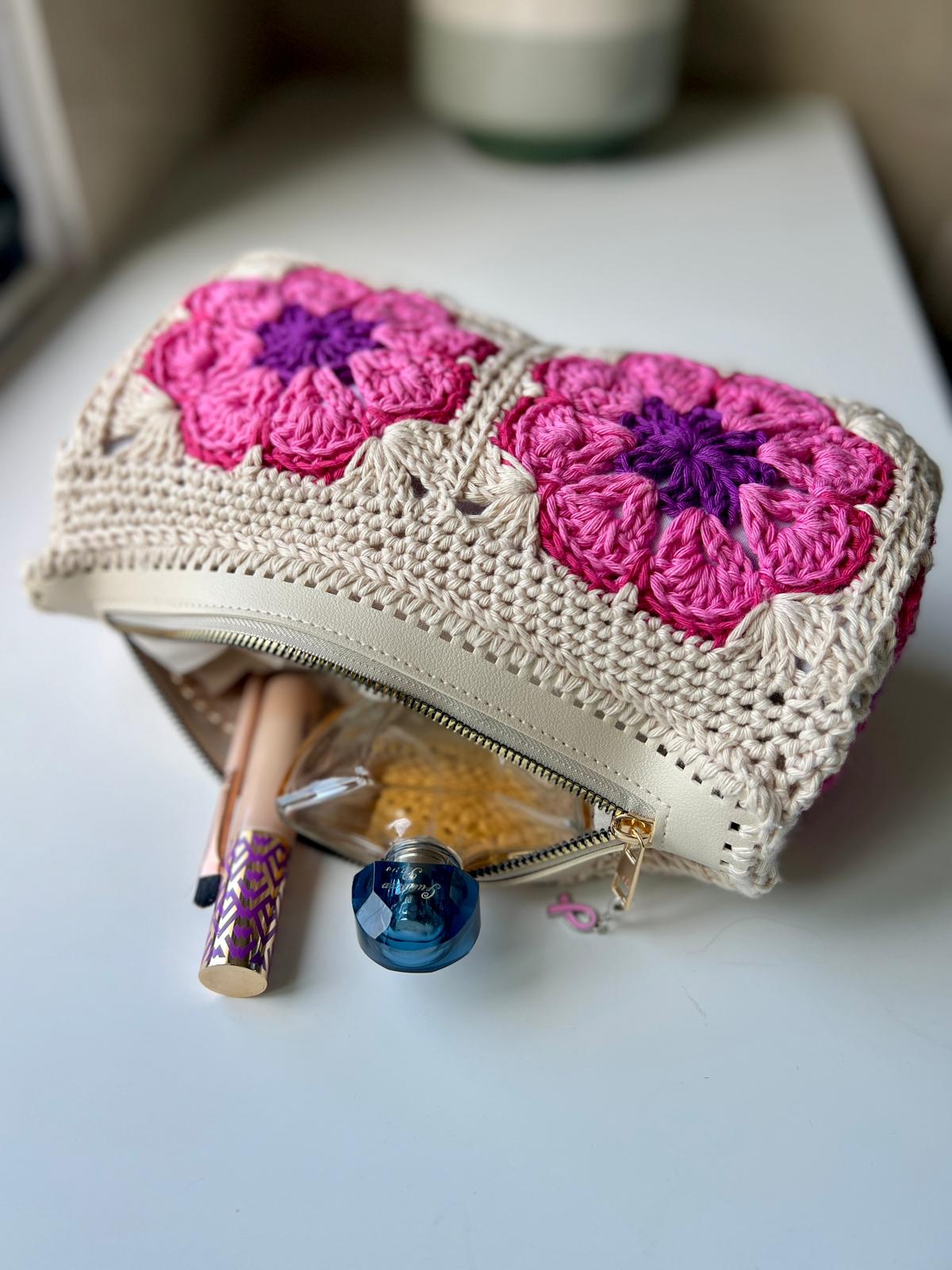 Kit Crochet : La trousse Granny FLOWER Octobre Rose - Niveau Intermédiaire